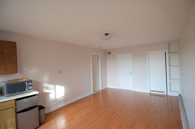 Building Photo - 1579 21st Ave