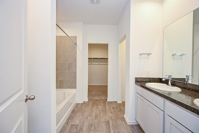 Building Photo - 5411 Auburn Gardens Ct