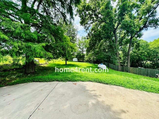 Building Photo - Fantastic Parkville Home and Updated Kitch...