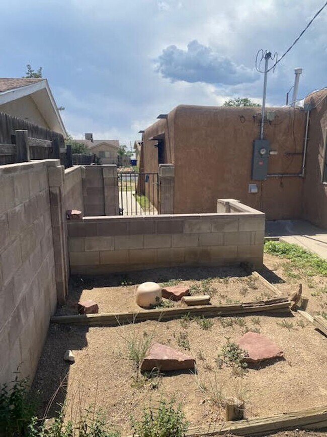 Building Photo - Northeast home off Juan Tabo and Indian Sc...
