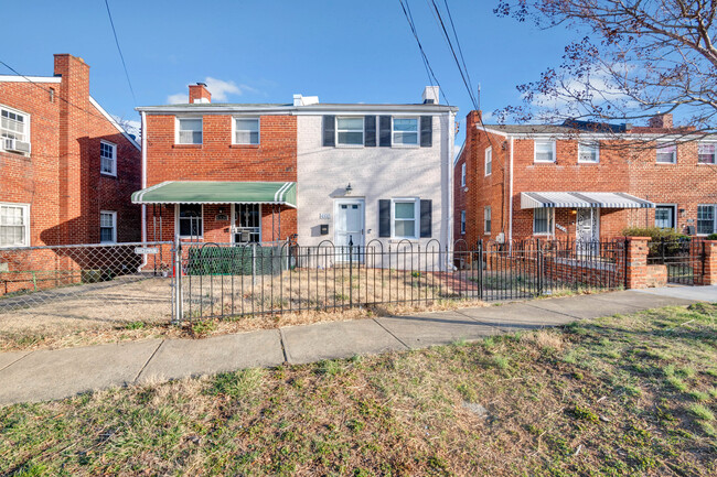 Building Photo - Charming 2 Bedroom Home in Washington DC Ã...