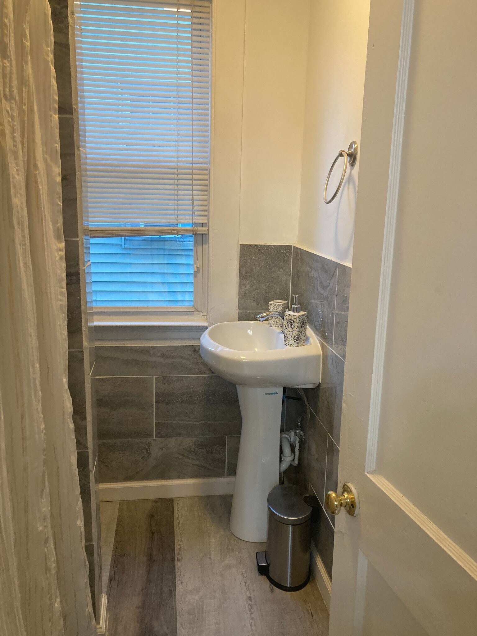 Building Photo - 1887 State St