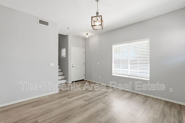 Building Photo - 534 E Bartlett Way