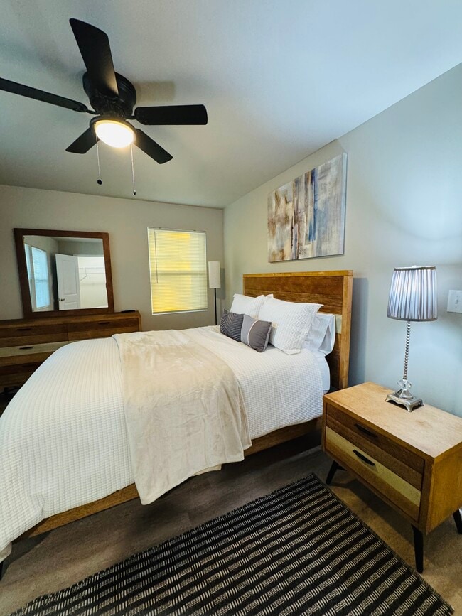 Building Photo - 2447 McAlpine Terrace