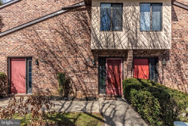 Building Photo - 703 Mountainview Dr