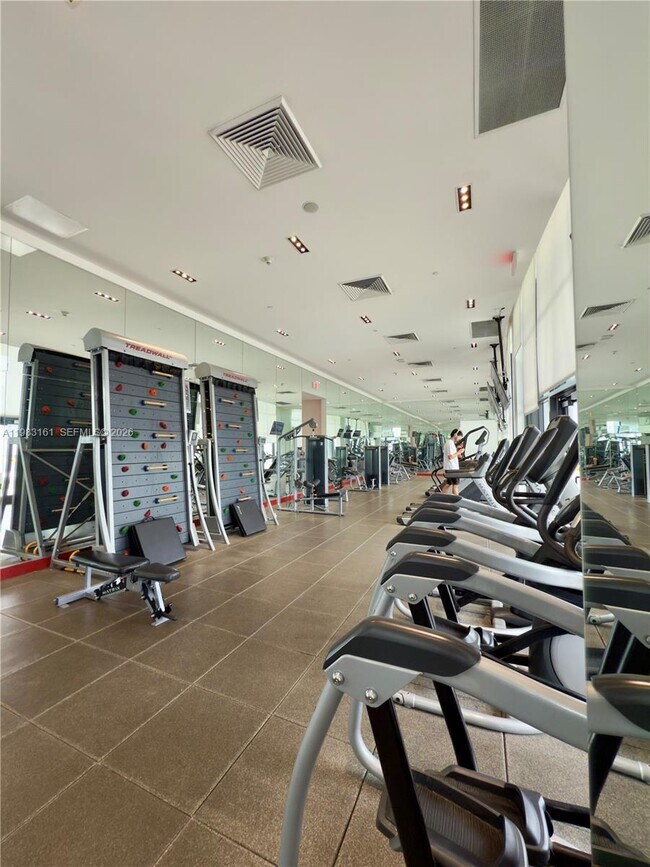 Building Photo - 1600 NE 1st Ave