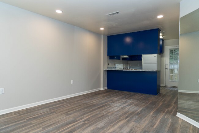 Building Photo - 1441 Hartford Hwy