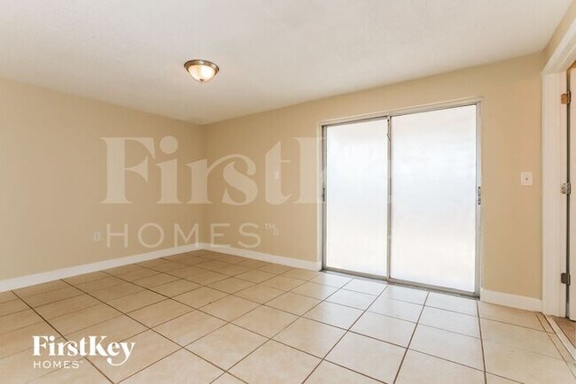 Building Photo - 7100 Sandalwood Dr