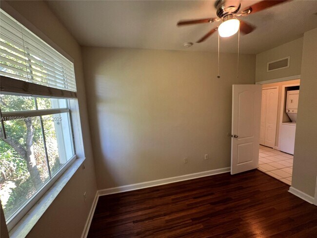 Building Photo - 2903 SE 17th Ave