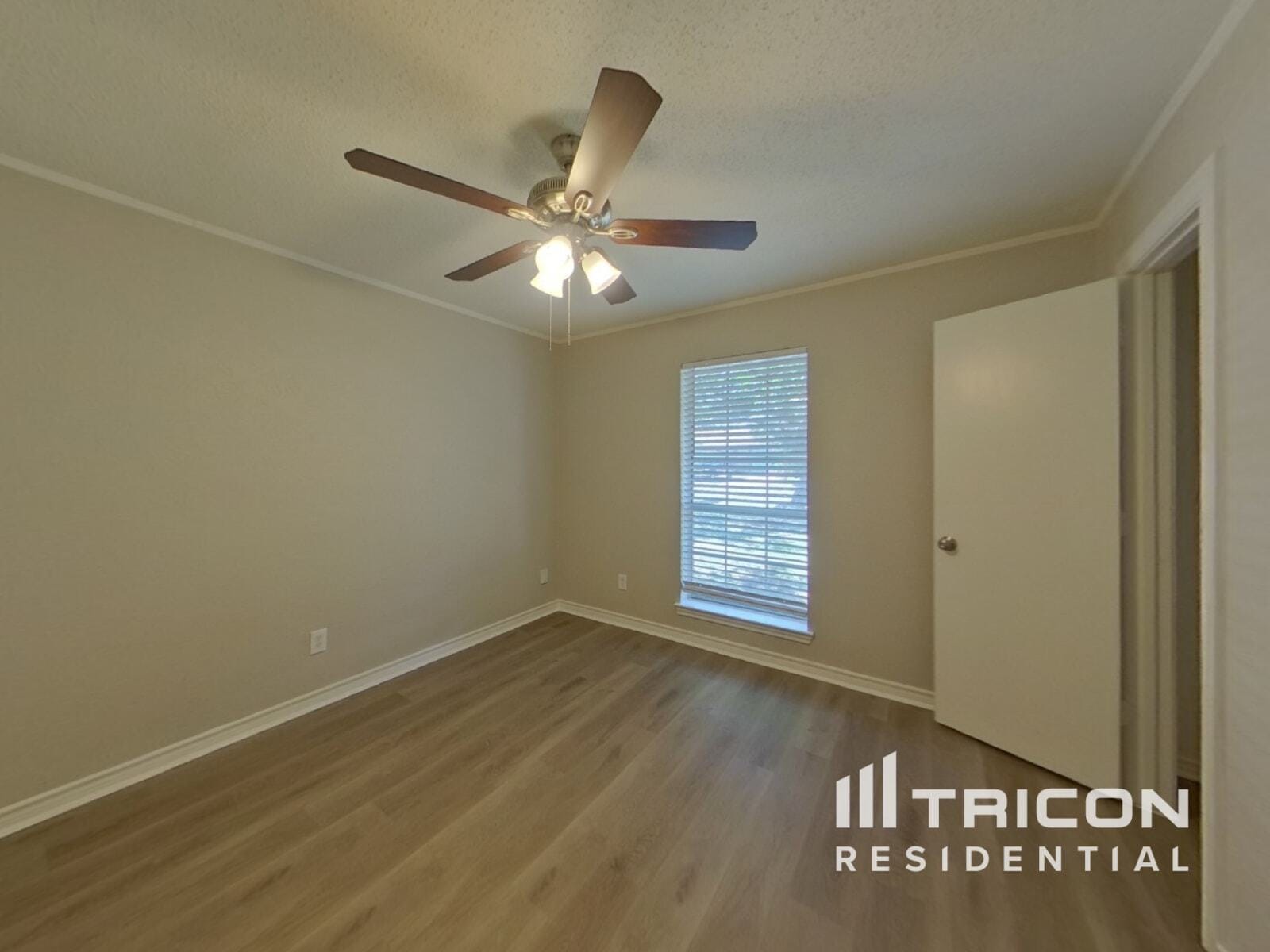 Building Photo - 8620 Santa Clara Dr