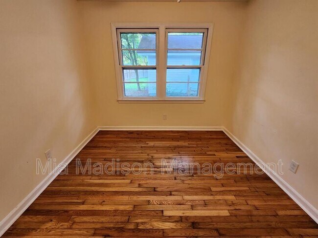 Building Photo - 2108 E 65th St