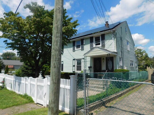 Primary Photo - 6 Sheridan St