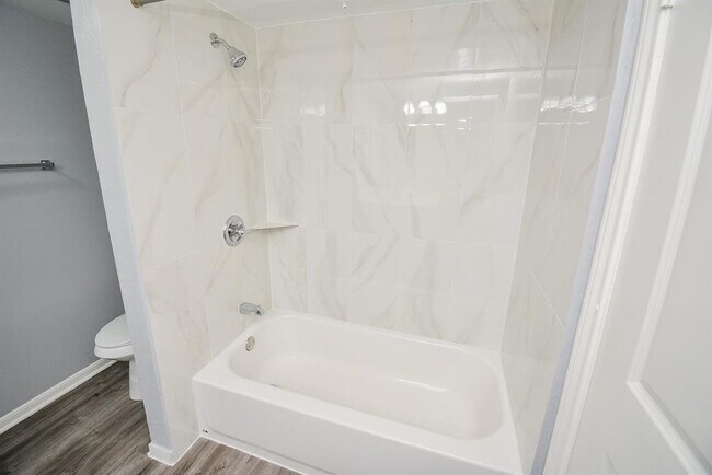 Building Photo - 3100 Walnut Bend Ln