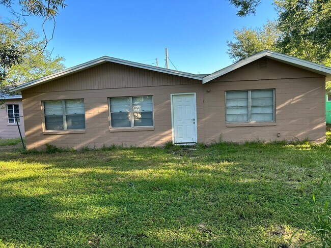 Building Photo - 4246 Minoso St