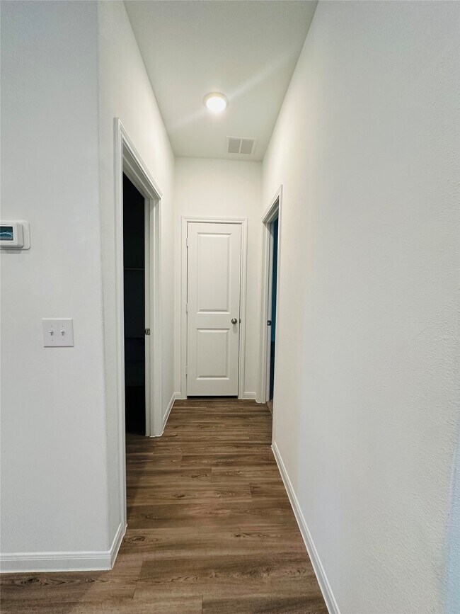 Building Photo - 309 Maple Bark Trl