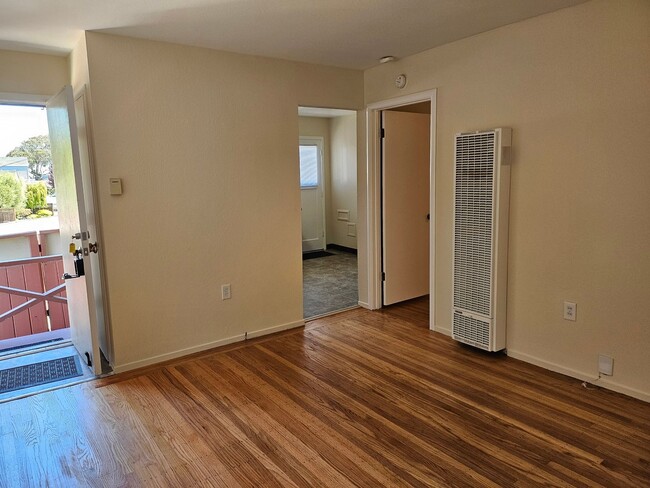 Building Photo - Affordable 1/1 San Bruno