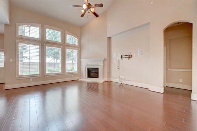 Building Photo - 10323 Hatcher Dr