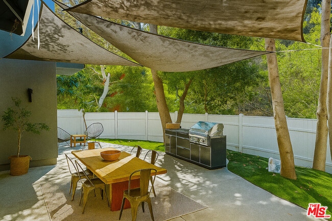 Building Photo - 2701 Jalmia Dr