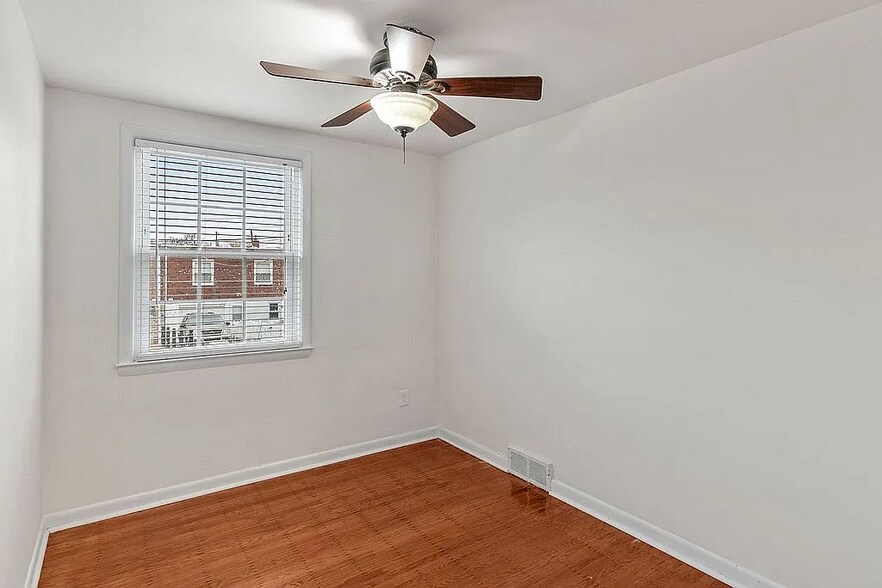 Building Photo - 802 Loney St