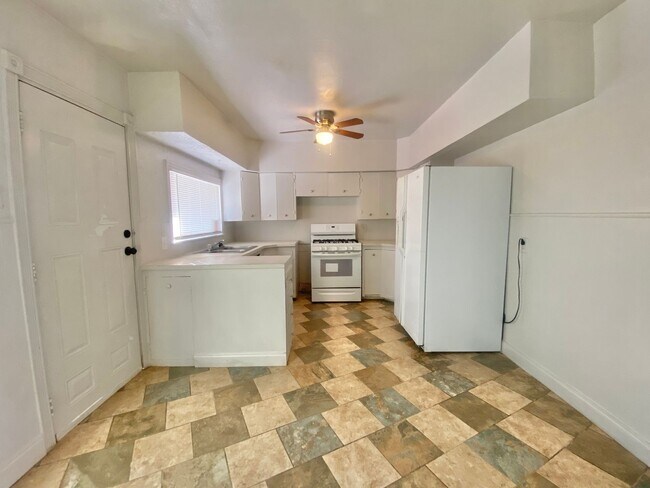 Building Photo - 1923 39th St