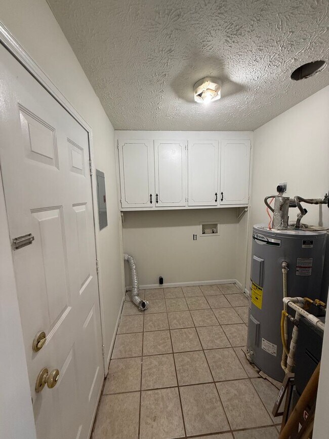 Building Photo - 2 bed 1 bath duplex in Bogart, just outside of Athens