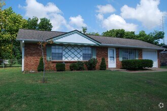 Building Photo - Beautiful 3 Bed, 1.5 Bath Home in the Hear...