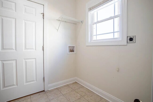 Building Photo - 361 Windsor Dr