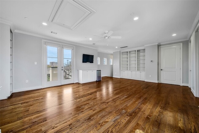 Building Photo - 3002 Mid Ln