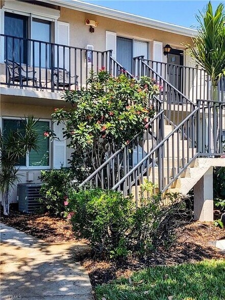 Building Photo - 118 Palm Dr