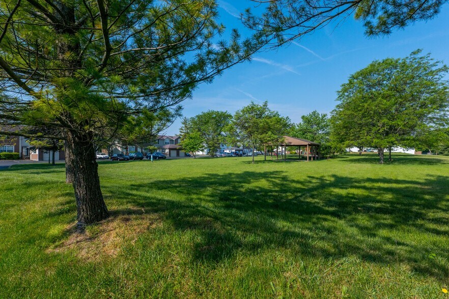 Building Photo - 4946 Stoneybrook Blvd