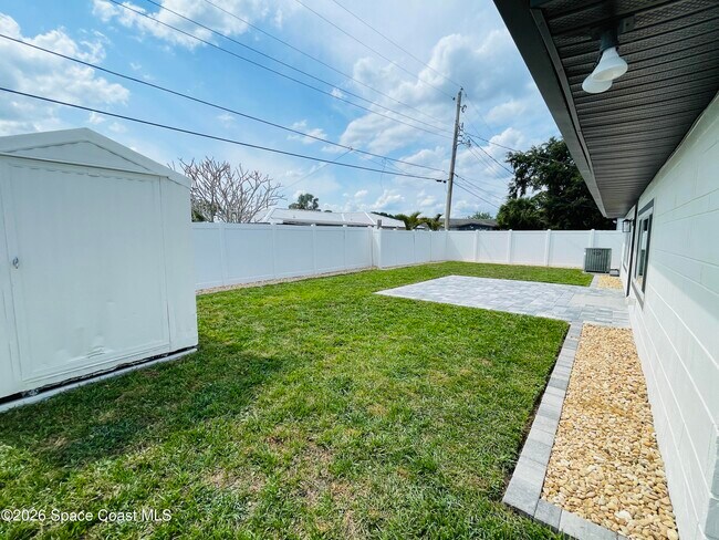 Building Photo - 508 Comanche Ave