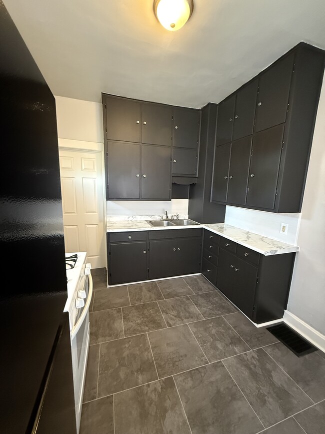 Building Photo - 1124 S Harlan Ave