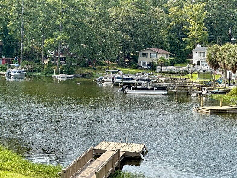 Building Photo - 350 Lakeshore Dr