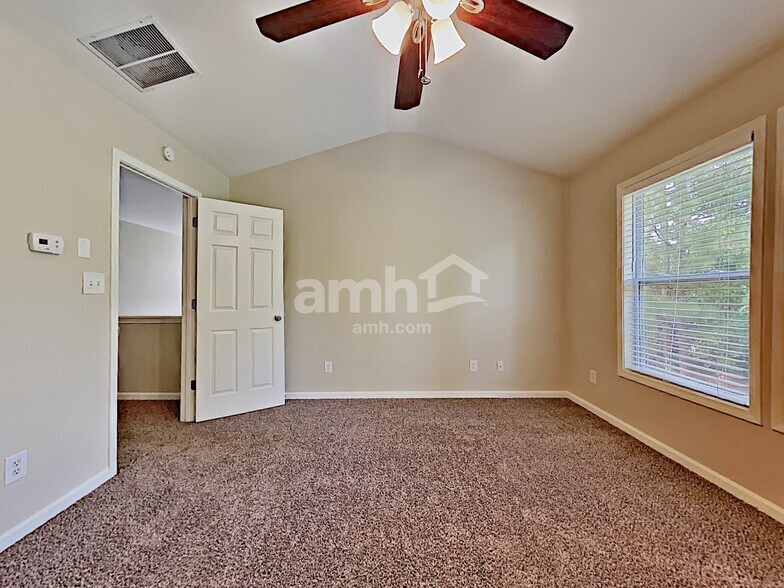 Building Photo - 2313 Worrall Hill Dr