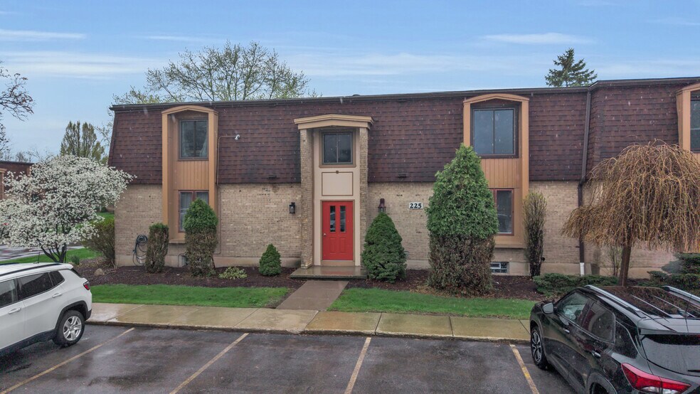 Building Photo - 225 Charter Oaks Dr