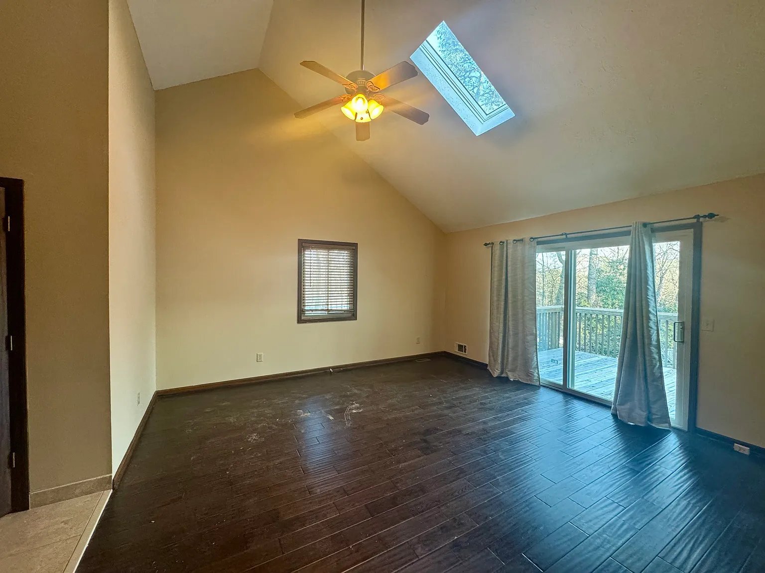Building Photo - 1616 Maple Ridge Dr