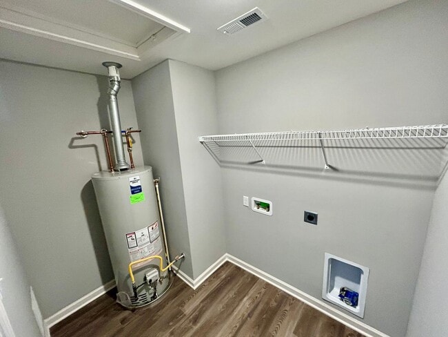 Building Photo - Move in now and pay NO RENT for the rest o...