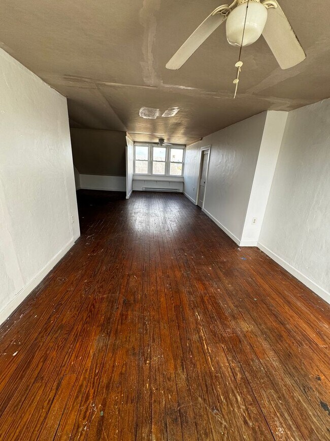 Building Photo - 05th St S 302-304