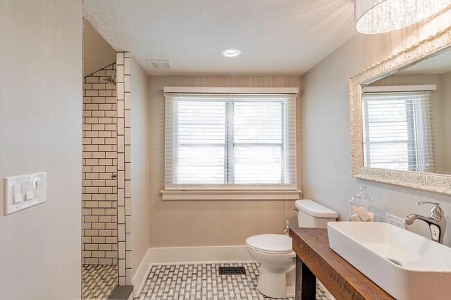 Building Photo - 304 N 43rd St