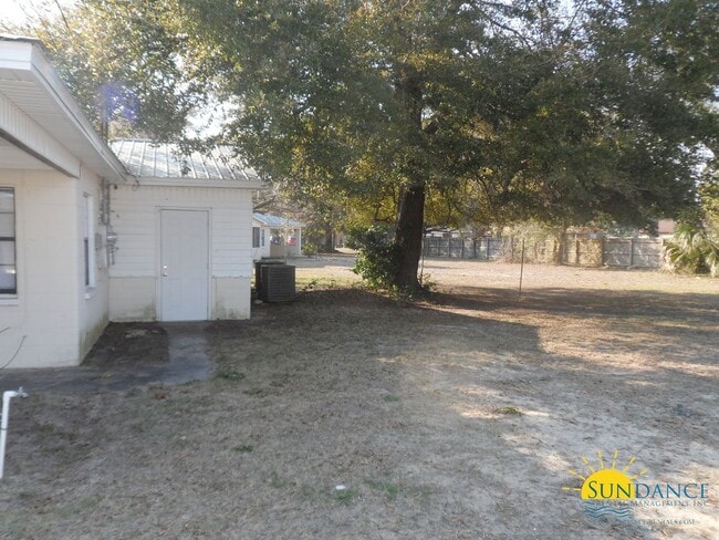 Building Photo - 2 Bedroom Unit In Fort Walton Beach!