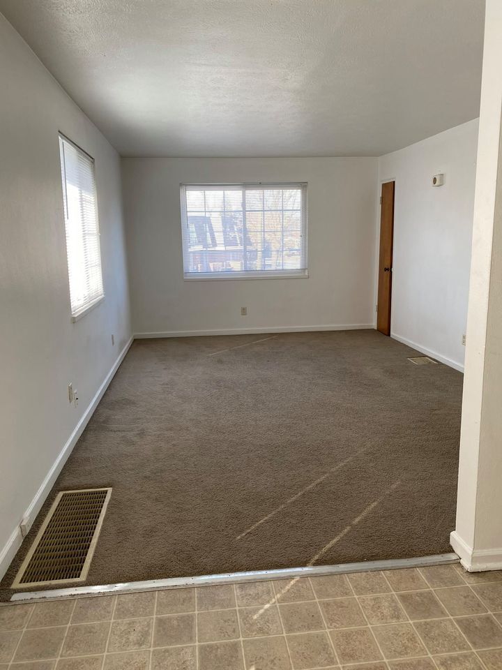 Building Photo - 2180 W Schantz Ave