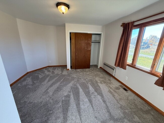 Building Photo - 3 Bed 2 Bath Large Semi-Rural Modern Beautiful Home