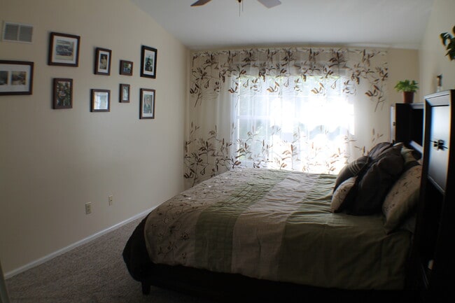 Building Photo - 349 Bluestone Ct