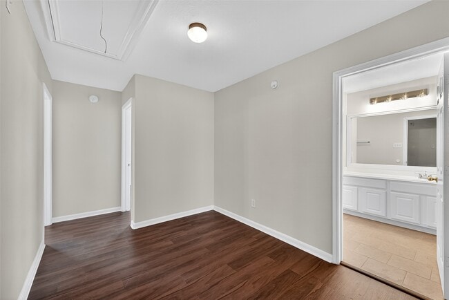 Building Photo - 2711 Shallow Falls Ct
