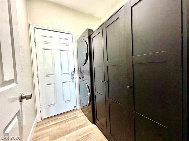 Building Photo - 5524 Flora Spray St