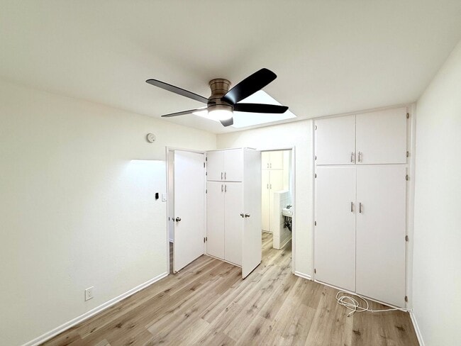 Building Photo - 6200-6202 Muscatel