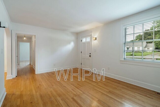 Building Photo - 541 Skyview Dr
