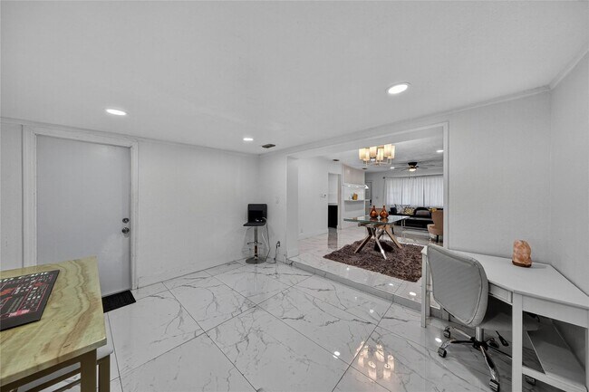 Building Photo - 19621 NW 11th Ct