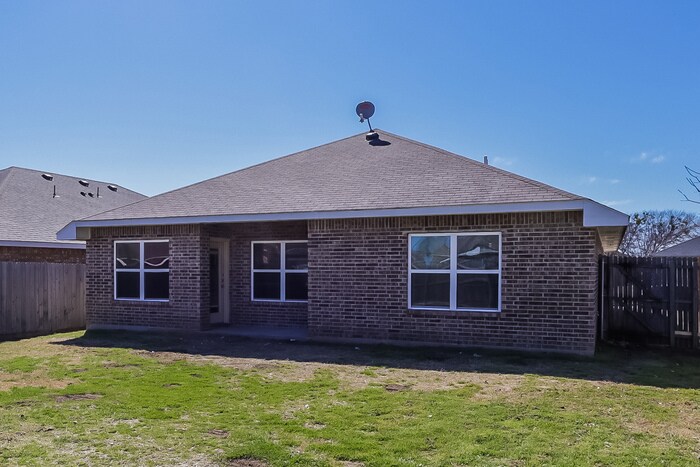 Building Photo - 2108 Natchez Dr