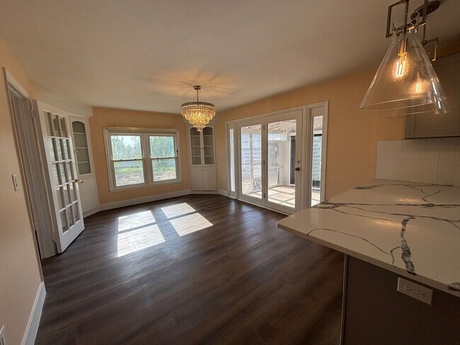 Building Photo - Newly Renovated Stunning Home